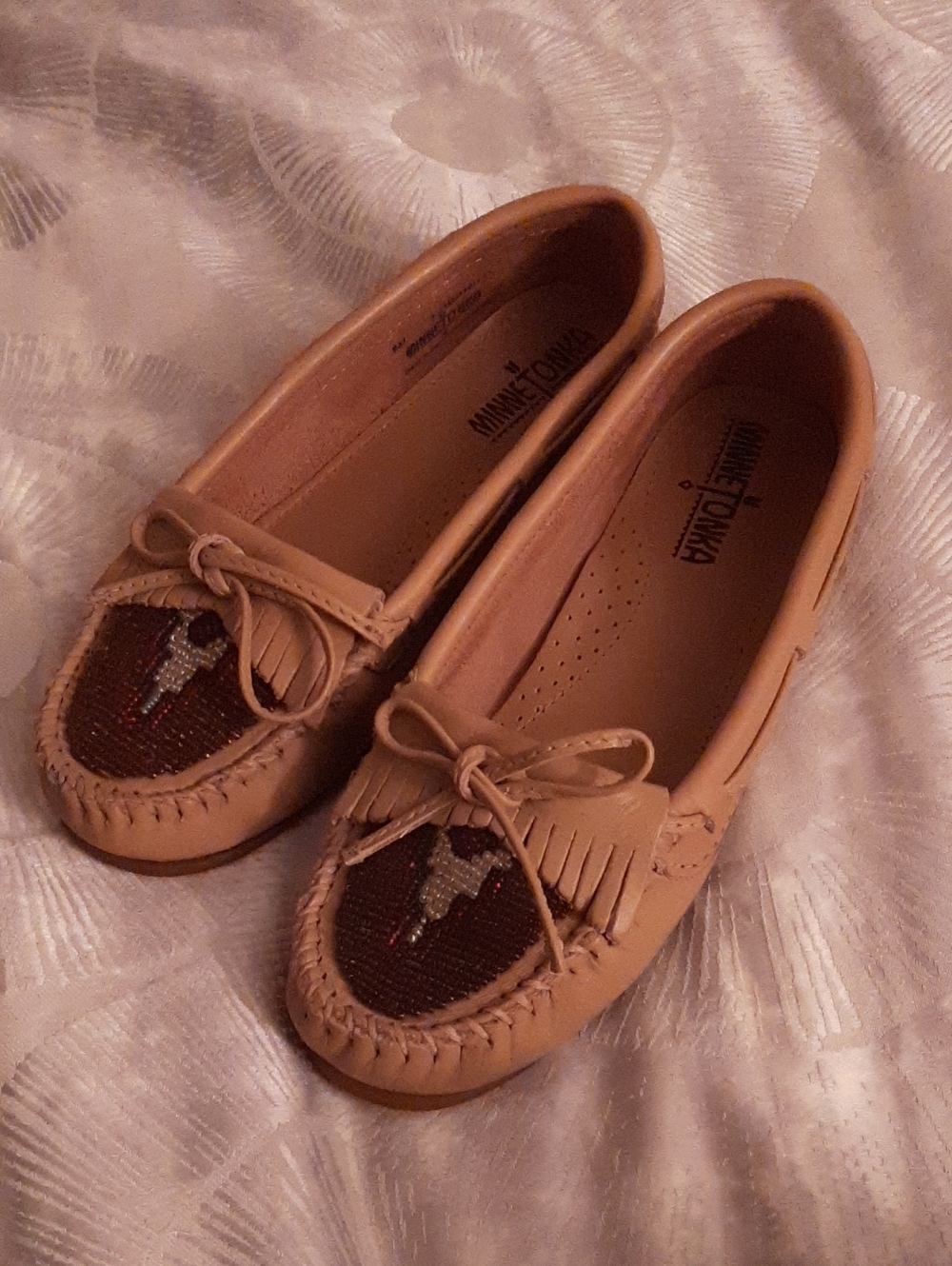 Minnetonka Women's Tan Beaded Leather Fringe Moccasin